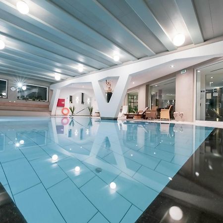 Hotel Gran Paradis 캄피텔로디파사 외부 사진