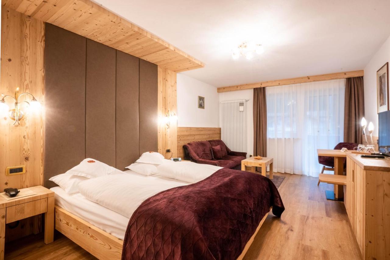 Hotel Gran Paradis 캄피텔로디파사 외부 사진
