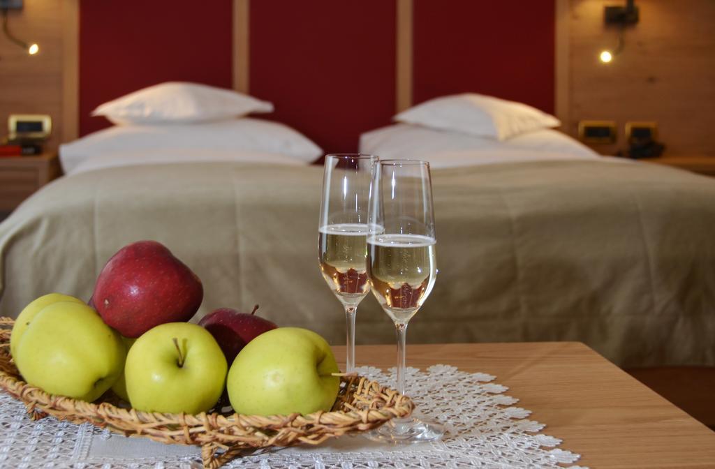 Hotel Gran Paradis 캄피텔로디파사 외부 사진