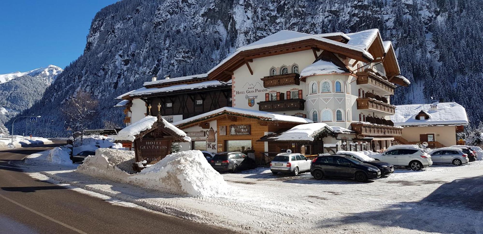 Hotel Gran Paradis 캄피텔로디파사 외부 사진
