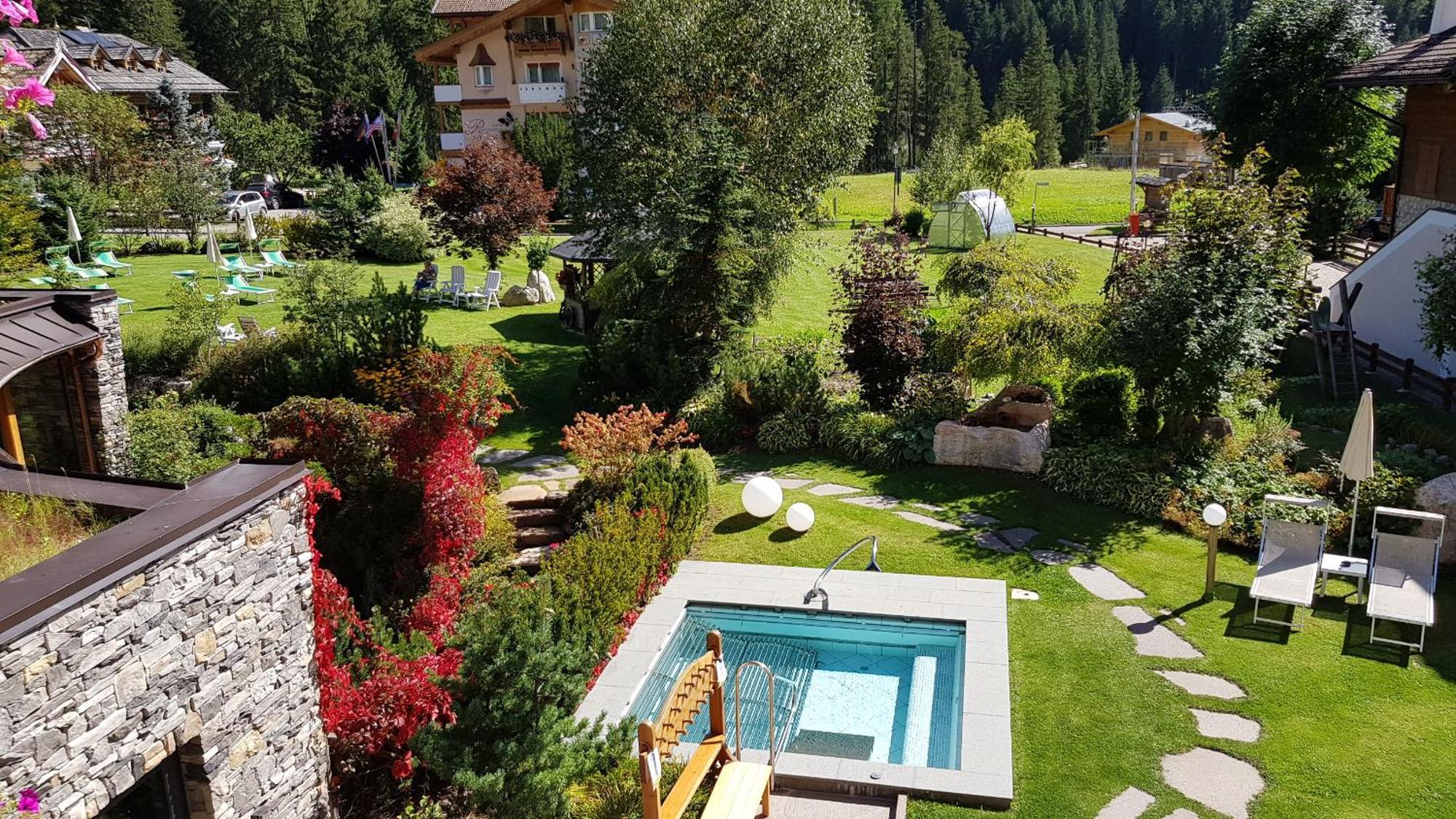 Hotel Gran Paradis 캄피텔로디파사 외부 사진