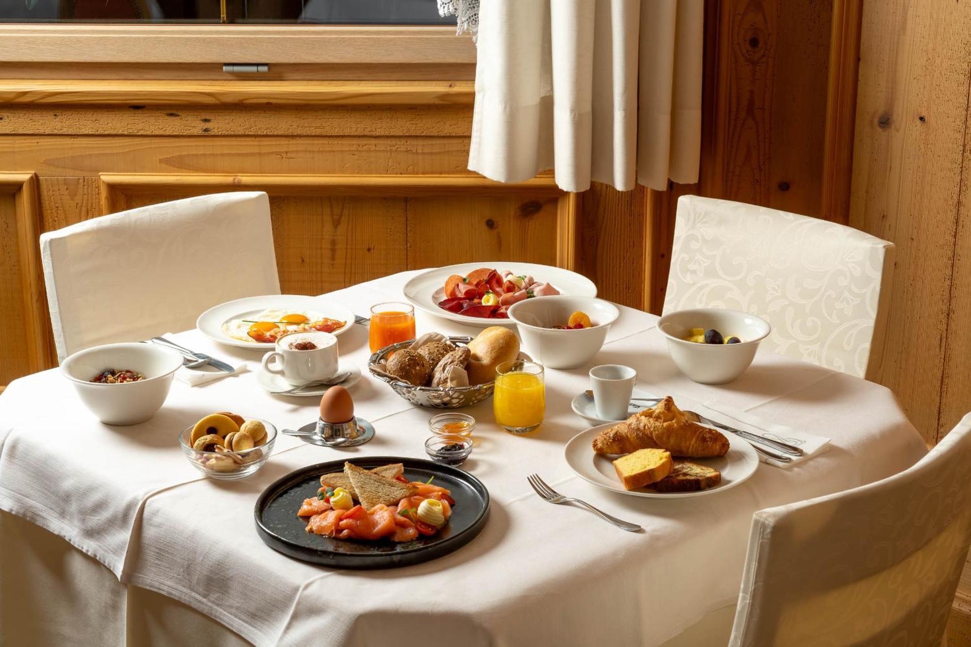 Hotel Gran Paradis 캄피텔로디파사 외부 사진