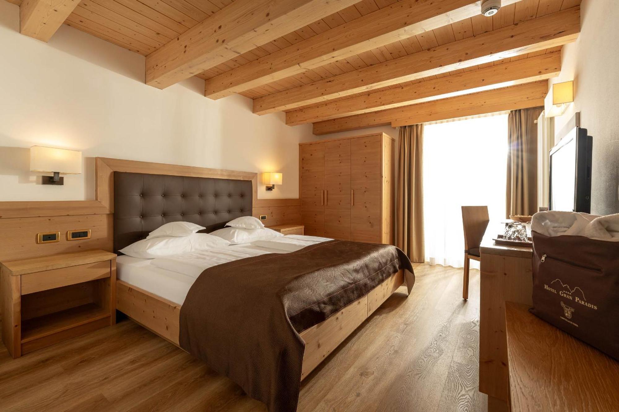 Hotel Gran Paradis 캄피텔로디파사 외부 사진