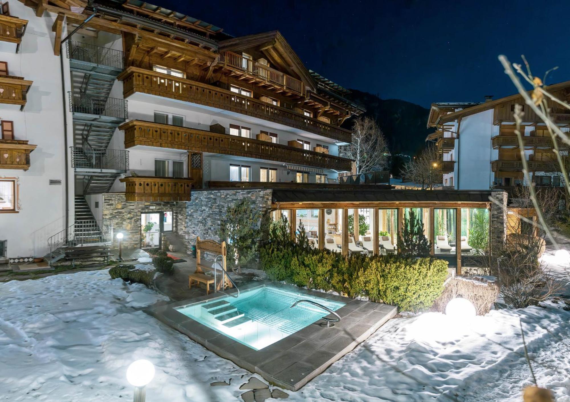 Hotel Gran Paradis 캄피텔로디파사 외부 사진