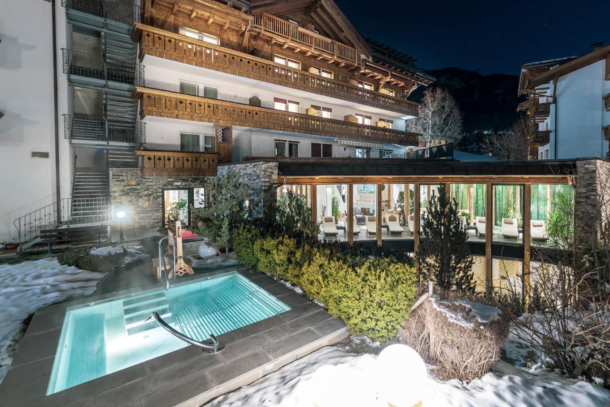 Hotel Gran Paradis 캄피텔로디파사 외부 사진