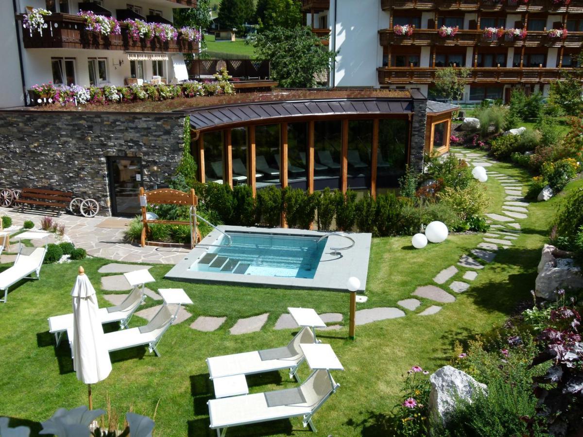 Hotel Gran Paradis 캄피텔로디파사 외부 사진